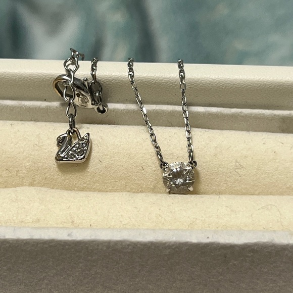 Silver Swarovski Necklace - Picture 2 of 3